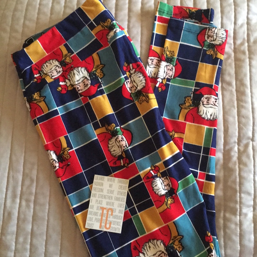 JUST REDUCED ⬇️ 2017 Santa LLR leggings